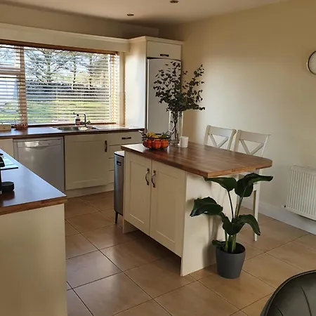 Cozy Connemara Family Retreat * Derroogh